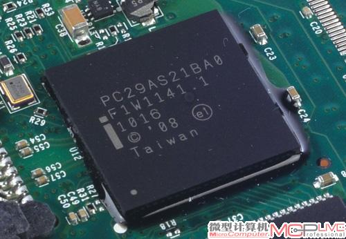 在英特尔主流固态硬盘上广泛使用的PC29AS21BA0主控芯片